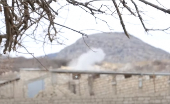 Момент обстрела села Храморт со стороны ВС Азербайджана зафиксировала камера «Айлура»